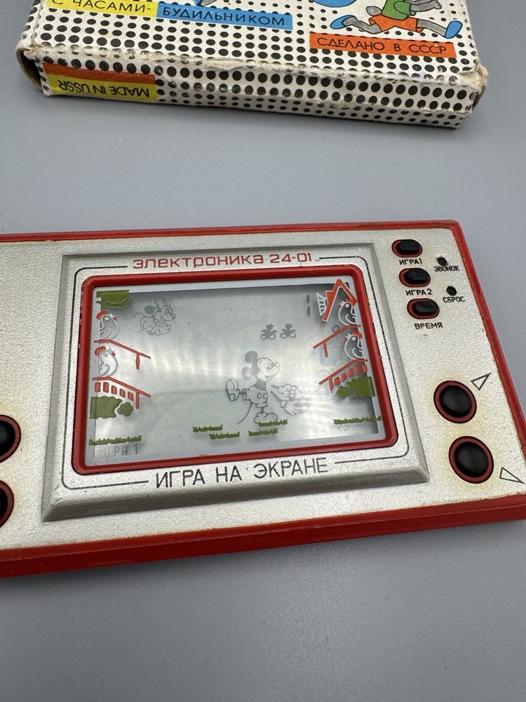 Electronics 24-01 Mickey Mouse (1984) Soviet LCD Game
