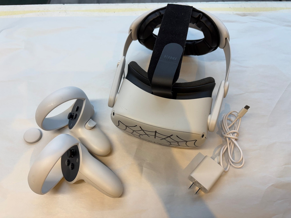 Meta Oculus Quest 2 128GB Virtual Reality Headset - White (READ)