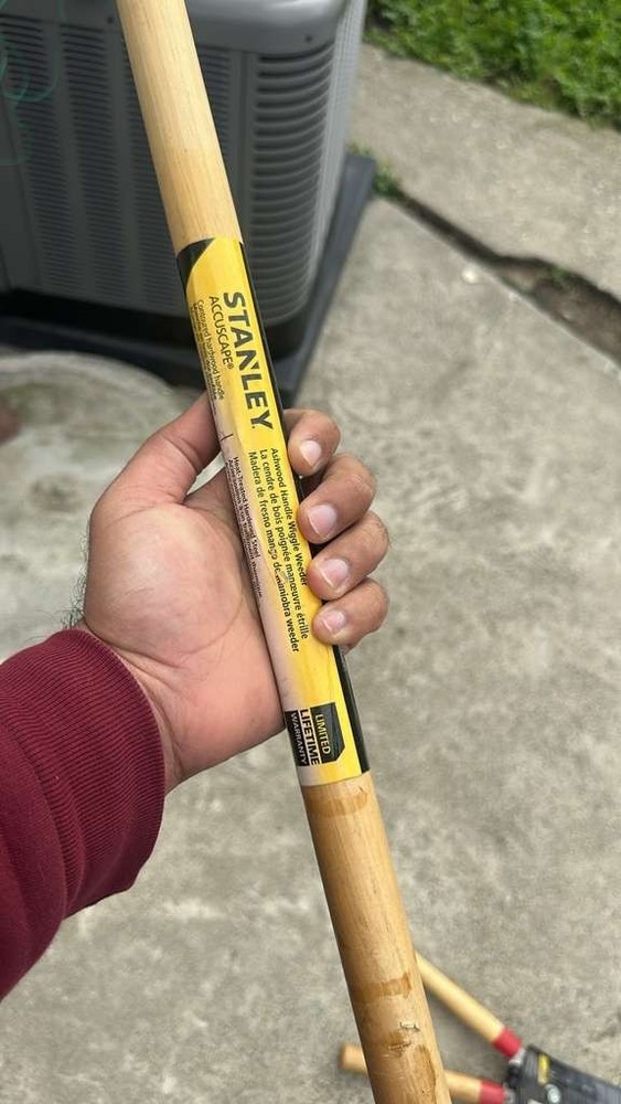 Stanley Garden Ashwood Long-Handle Wiggle Weeder