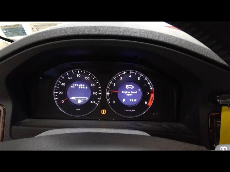 V70 2009 Headrest 342466
