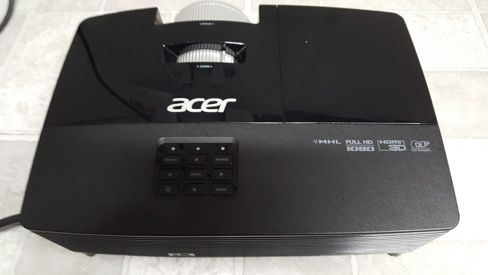 Acer D1P1404 Projector w/Bag Hdmi & Cables