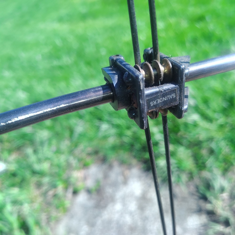 Martin Archery Compound Bow with 4 aiming posts, Saunders damper & arrow guide