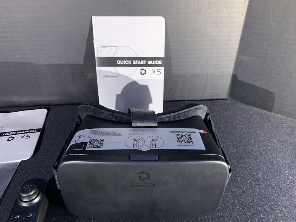 DESTEK V5 VR Headset with Bluetooth Controller - Read Description