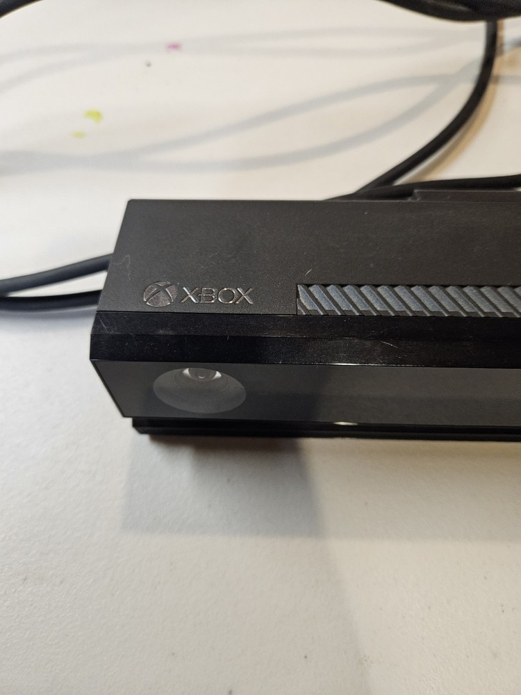 Microsoft Xbox One Kinect Sensor Bar Black Model 1520 Includes Cord