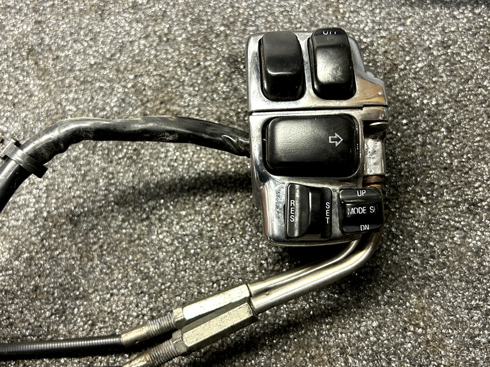 GENUINE HARLEY DAVIDSON TOURING RIGHT HANDLEBAR CONTROL HOUSING SWITCH