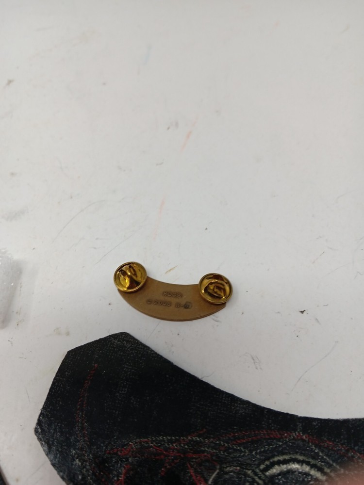 2 Harley-Davidson Pins & 2 Patches