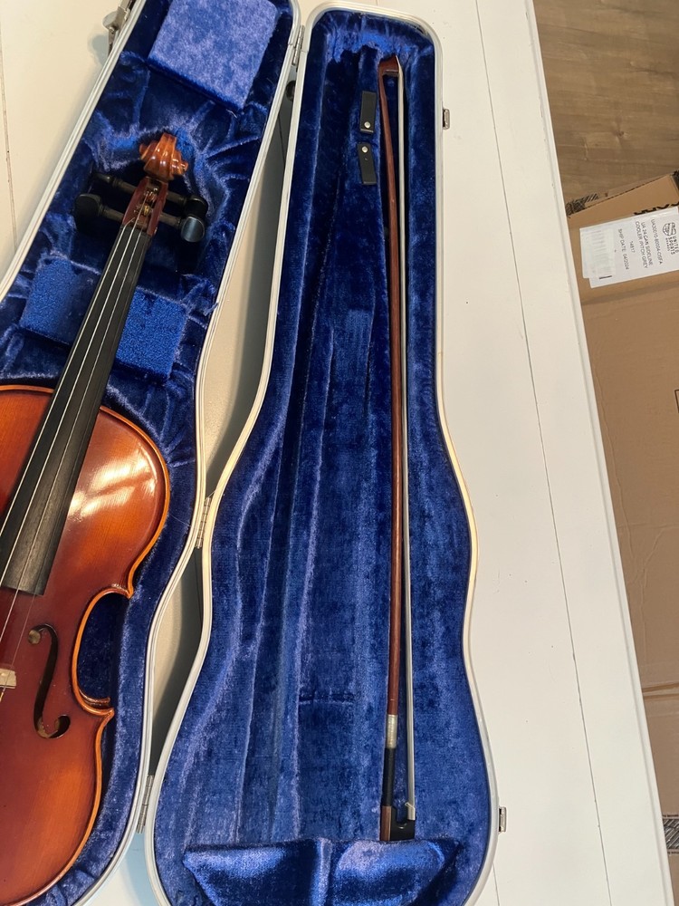 Classical Mathias Thoma Model 23 Violin with Bow & Case
