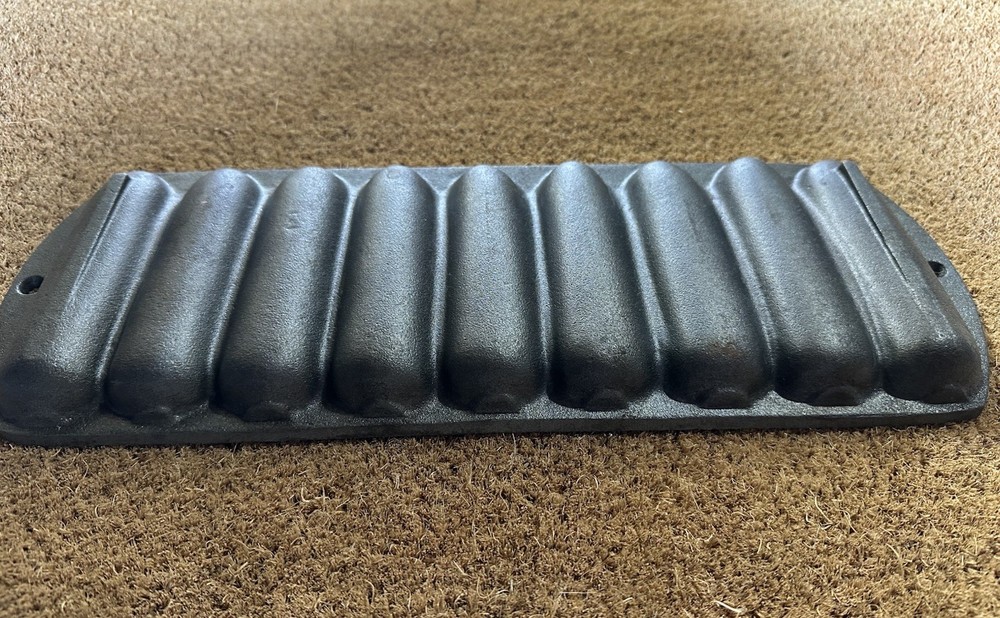 Cast Iron Corn Stick Pan 9 Ear Cornbread Mold Bakeware Vintage