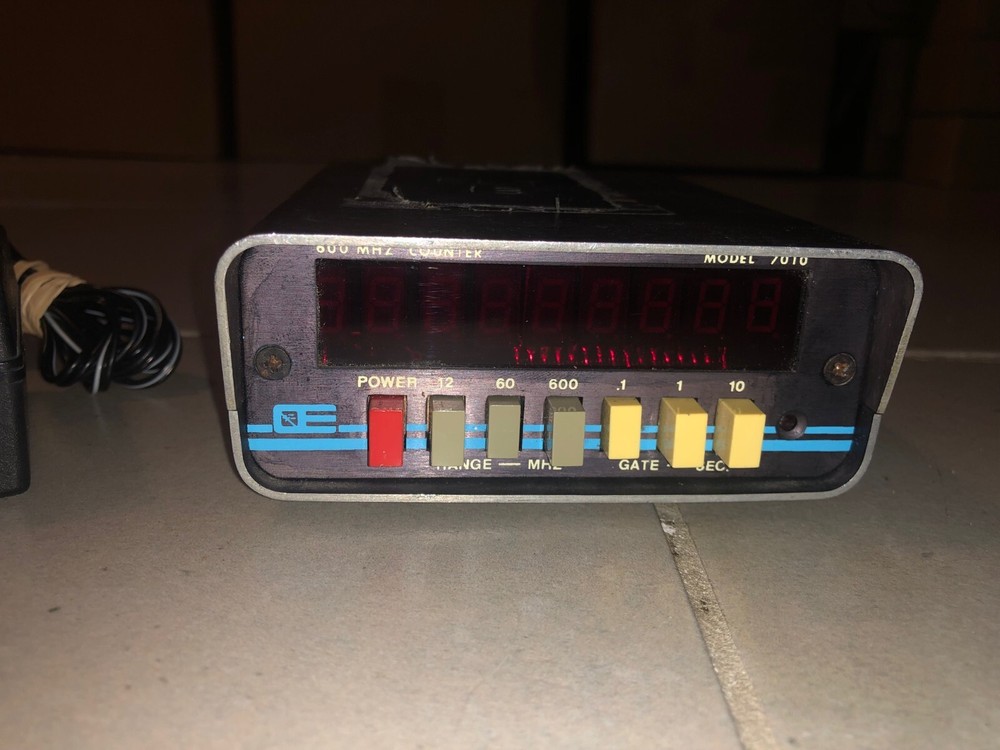 Optoelectronics Frequency Counter Model 7010A - 600 MHz