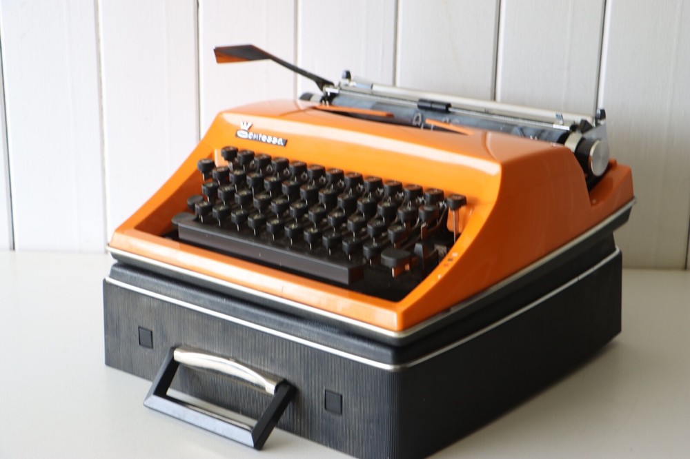 Contessa TYPEWRITER - Bright Orange - Excellent Working Condition!