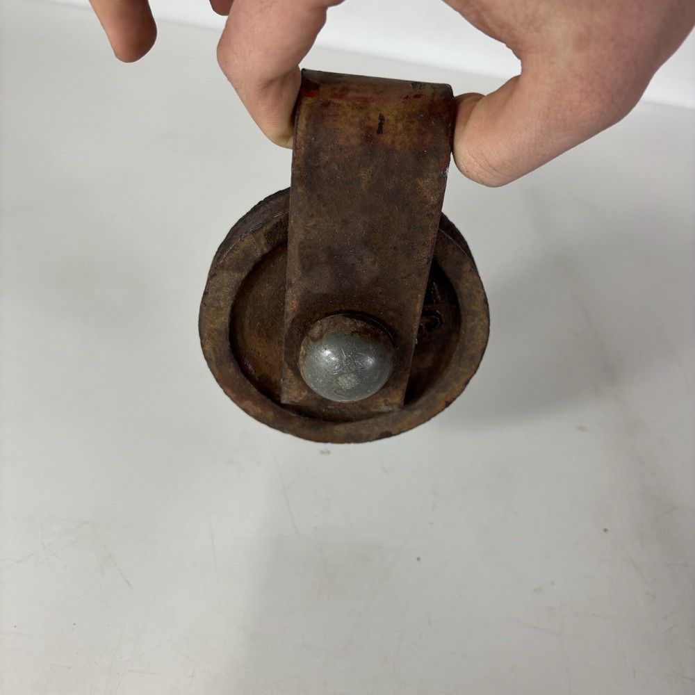Antique Farm &barn Rustic Iron Pulley 5” LC