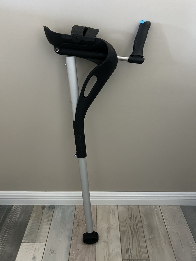 1 MD MOBILITY FOREARM COMFORT GUTTER CRUTCH Crutches M+D Adjustable Right