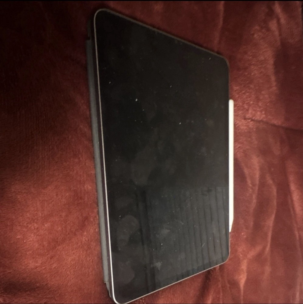 Apple iPad Pro 11" with Keyboard & Apple Pencil