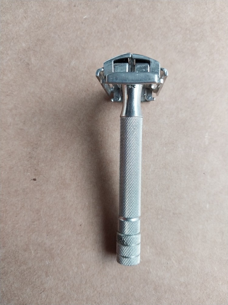 Vintage 1950 Gillette Super Speed Safety Razor Notched Post No Date Code