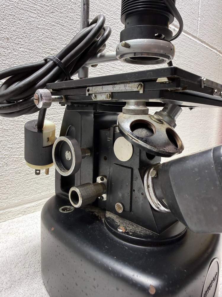 UNITRON MEC-3519 MICROSCOPE UNKNOWN IF WORKING. NICE CLEAN CONDITION!!