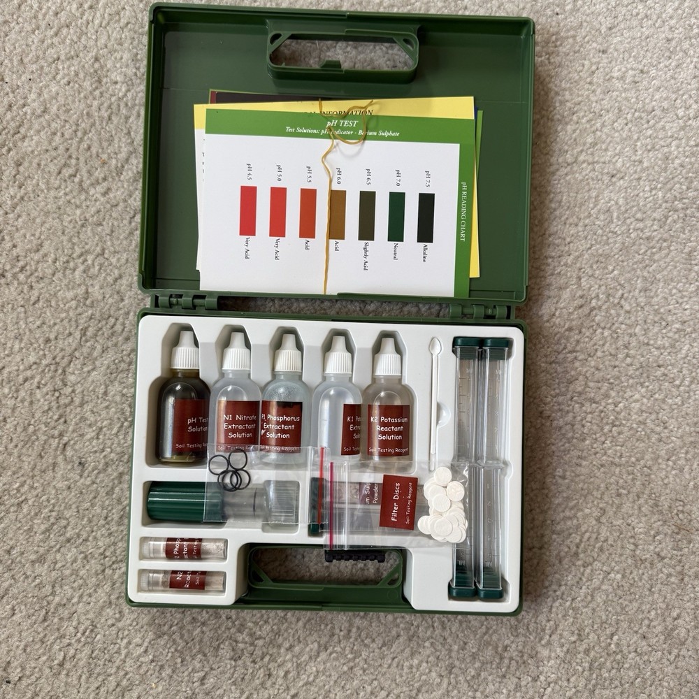 Luster Leaf Products 1663 Professional Soil Kit with 80 Tests, Green
