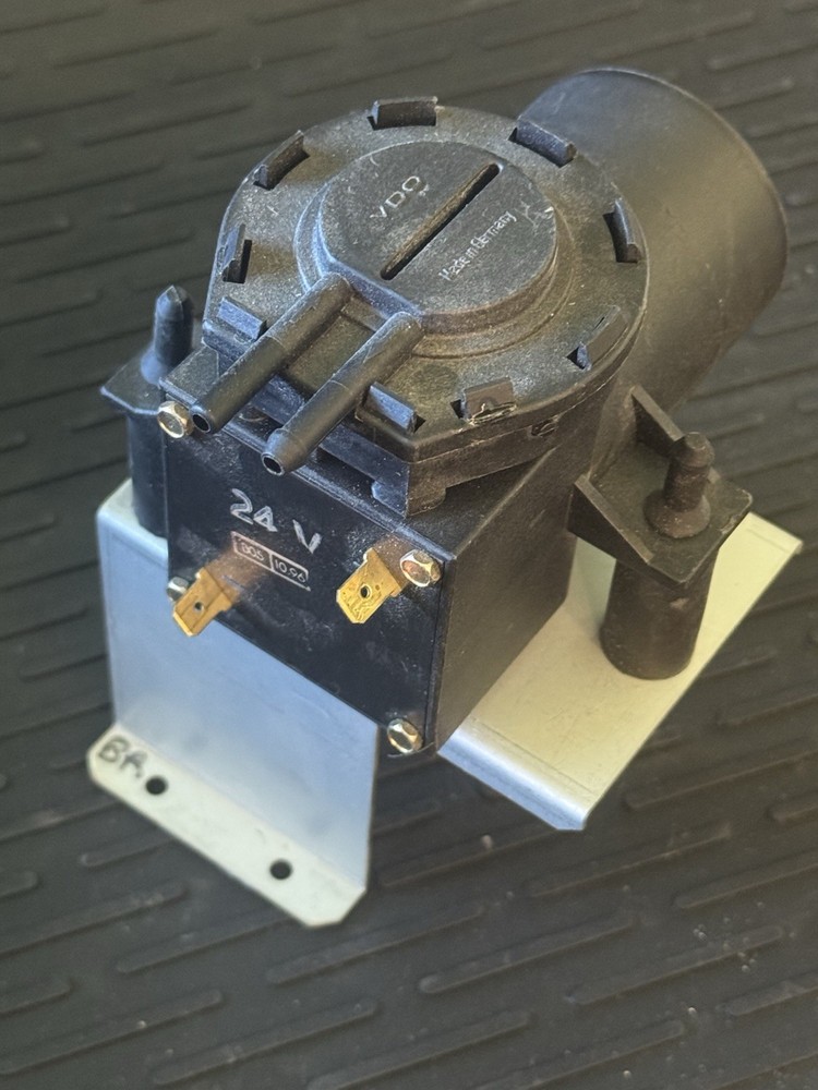 Tested - ASF THOMAS D-82178 PUCHHEIM PUMP ~ 70120005 ~ 24V ~ w/ Bracket