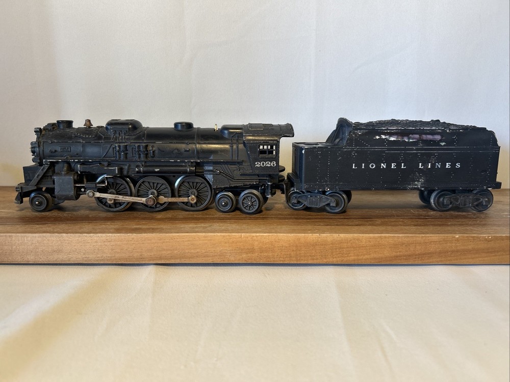 Post-war era (1955) Lionel Train Set. Nice Set! Vintage