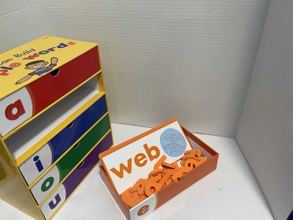 Lakeshore Learning I Can Build Simple Words Educational Kit