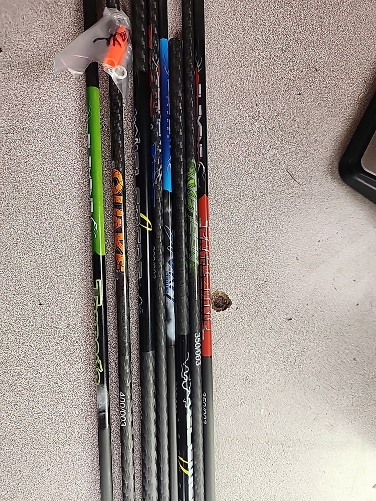 Element Archery Assorted Arrows 350/003 Carbon fiber 31" Long