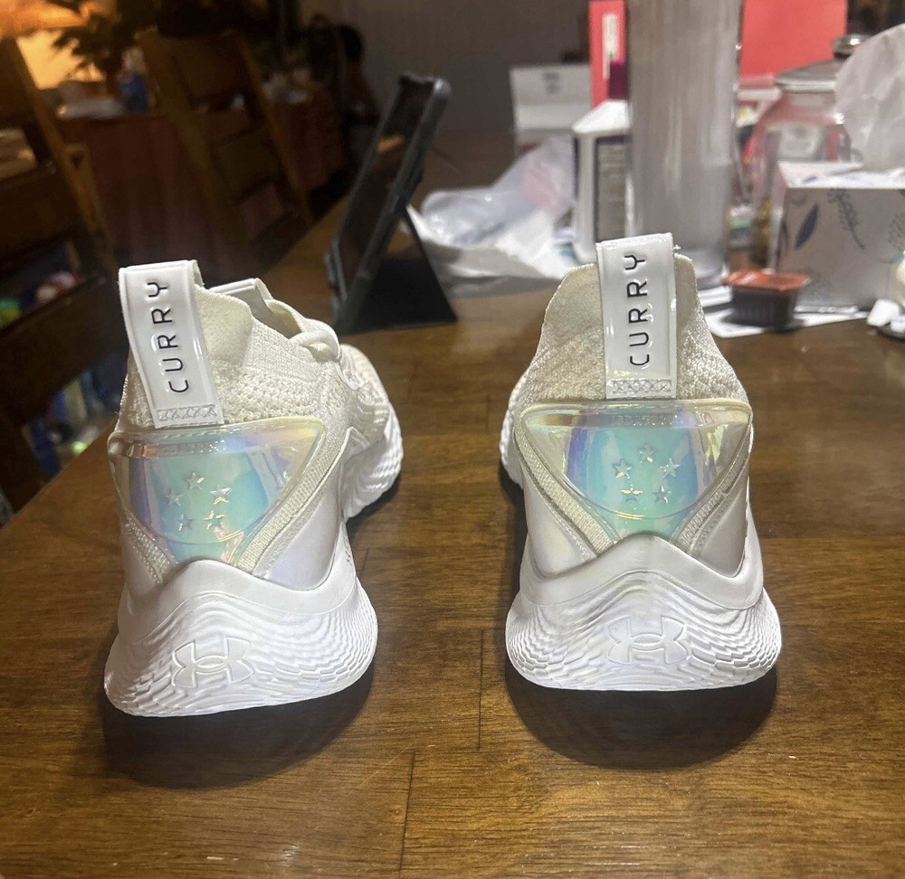 Curry Flow 8 GS 'White Iridescent' US Size 5.5