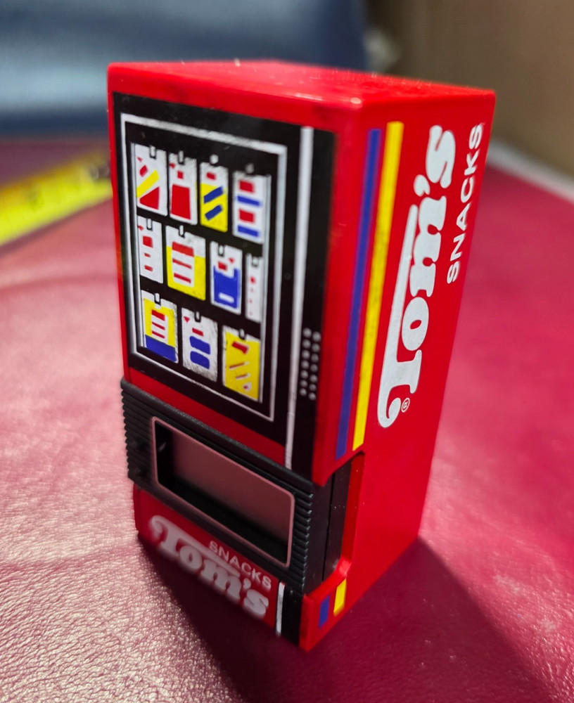 Tom's Snacks Clock Vending machine miniature Advertisement Needs battery