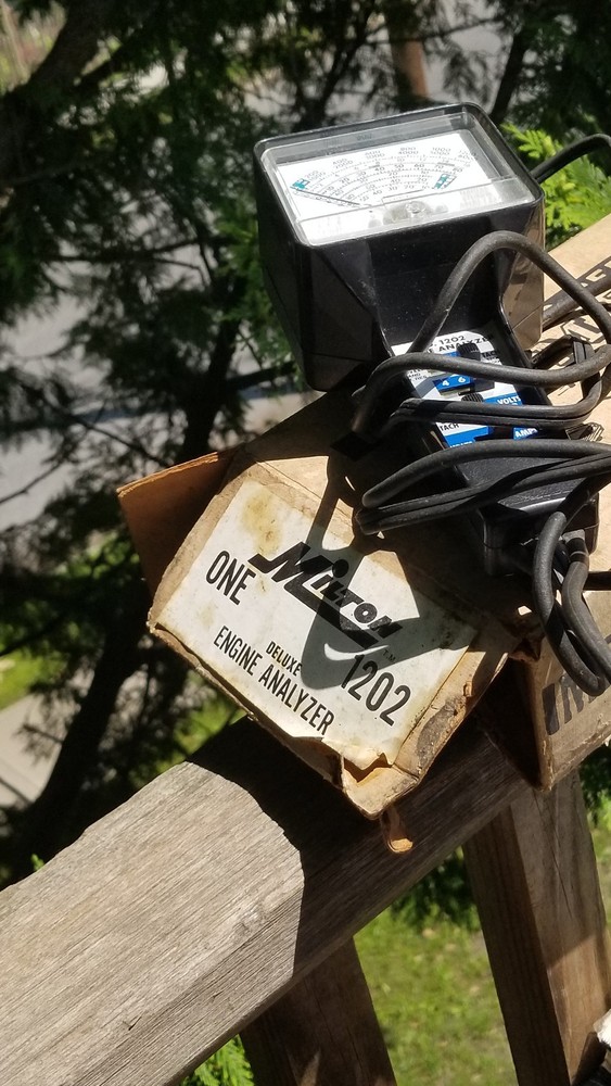 MILTON VINTAGE AUTO / CAR ENGINE ANYLIZER TESTER