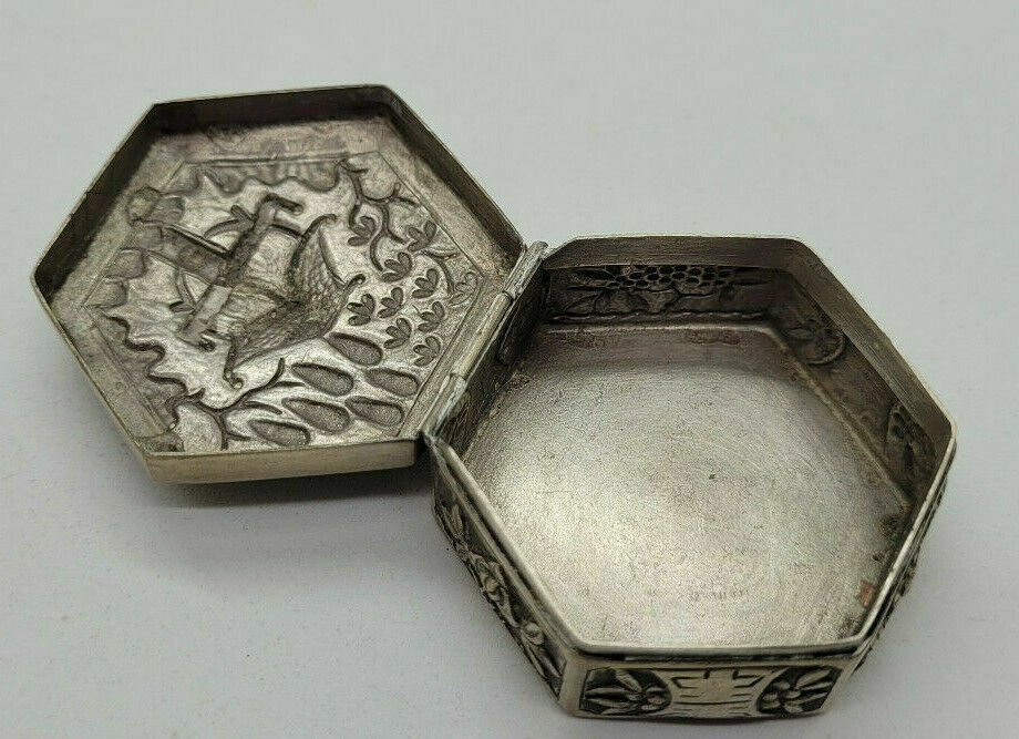 ANTIQUE BEAUTIFUL CHINESE EXPORT SOLID SILVER SNUFF BOX 30 G. / B021