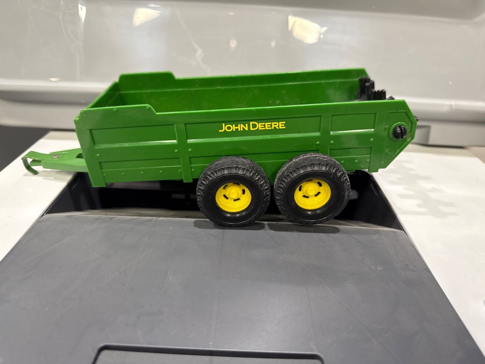 John Deere Plastic Manure Spreader