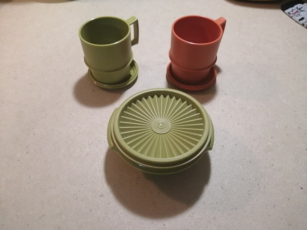 Lot 2 Cup And 1 Container Vintage Tupperware