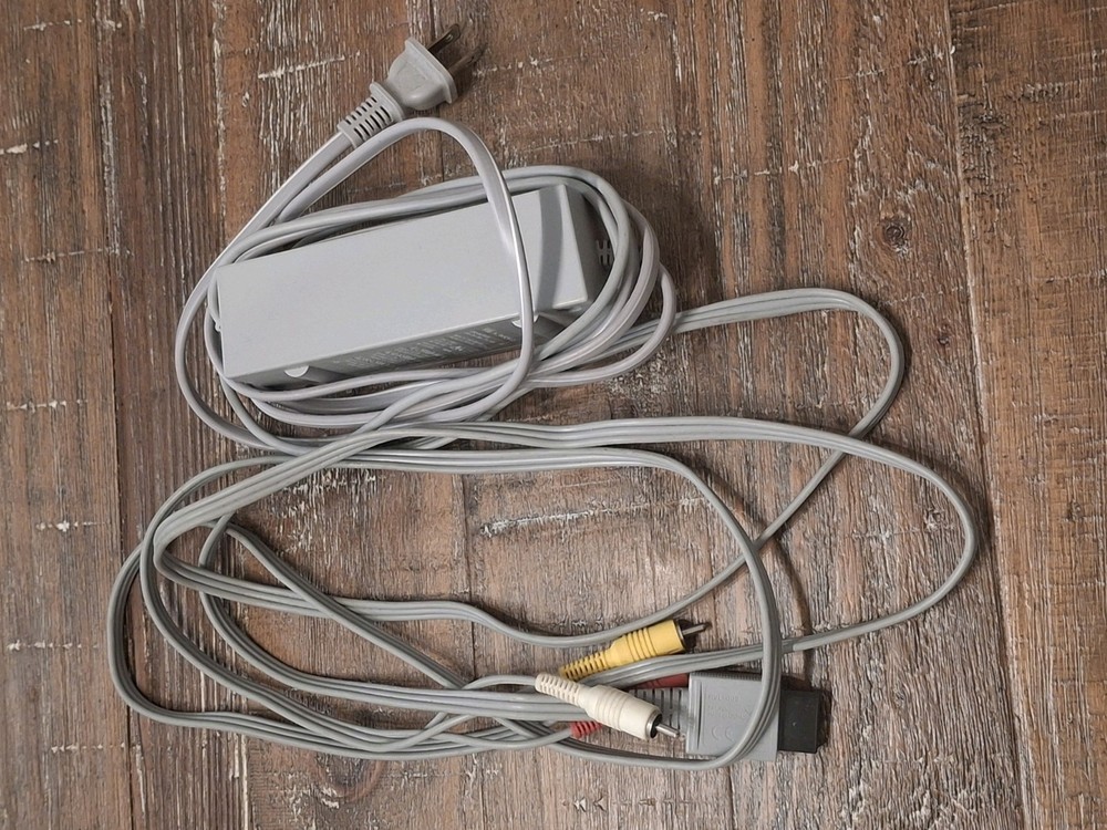 Nintendo Wii White Console System RVL-001 1 Controller & Cords *Tested & Working