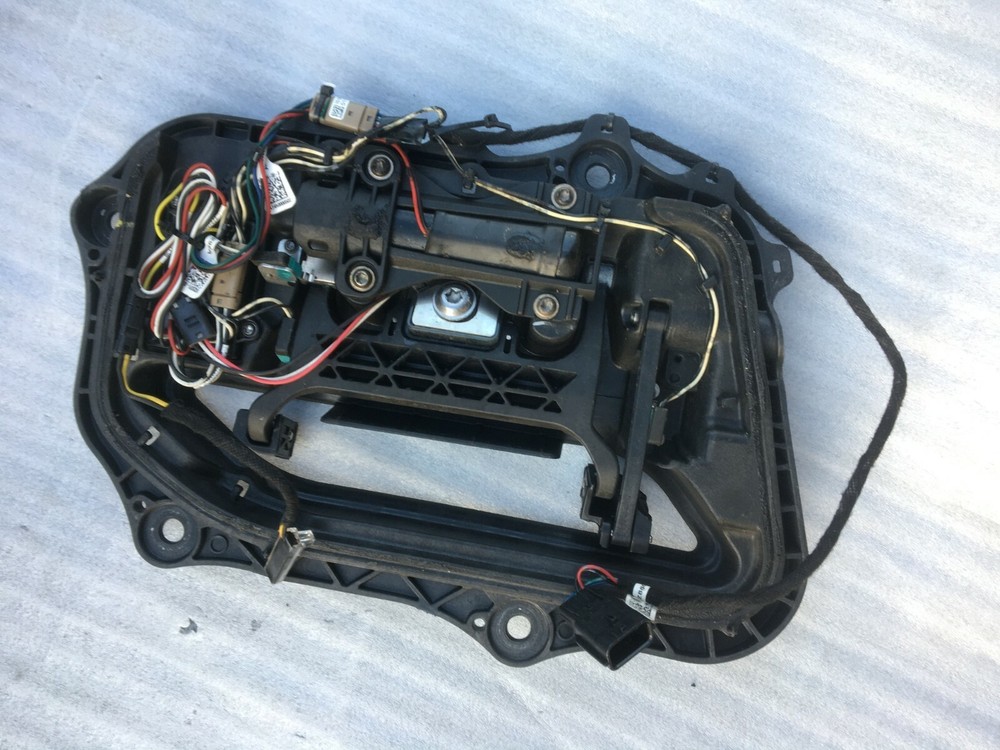 Tesla Model S Front Left  Door Handle Assembly Gen2.0 2012-2016 - 1007373-00-L