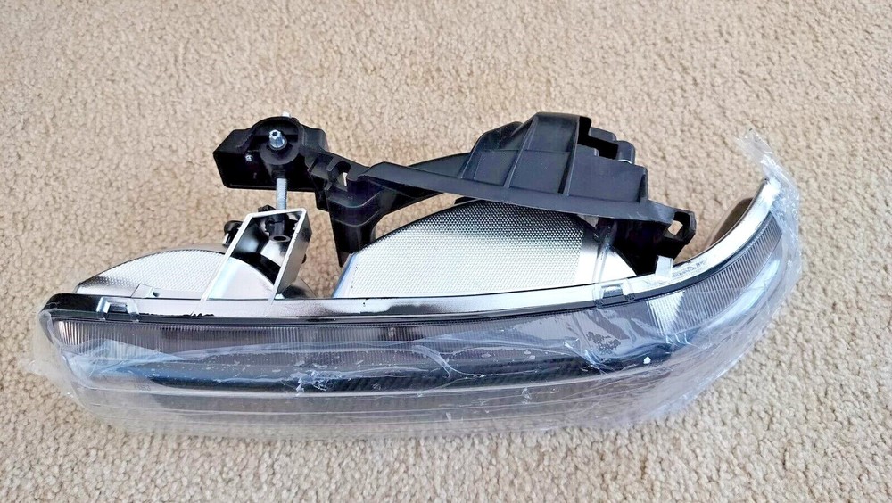 Chevrolet Silverado 2000 - Left Side Headlight CV10083-H **New Without Box**
