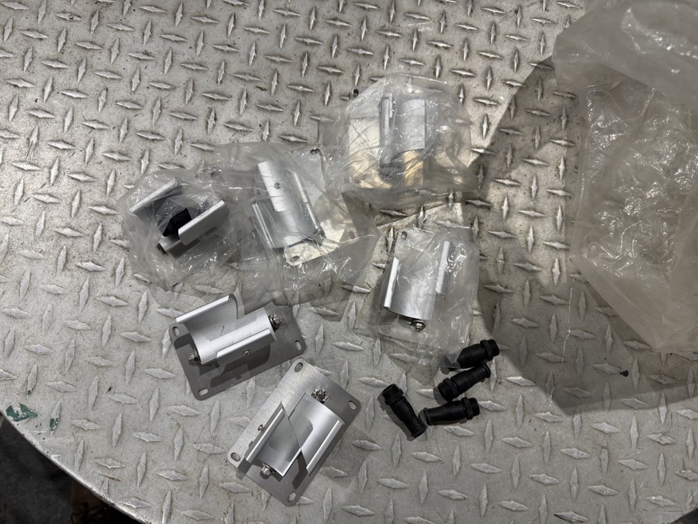 6 Mounting Bracket & Accessories