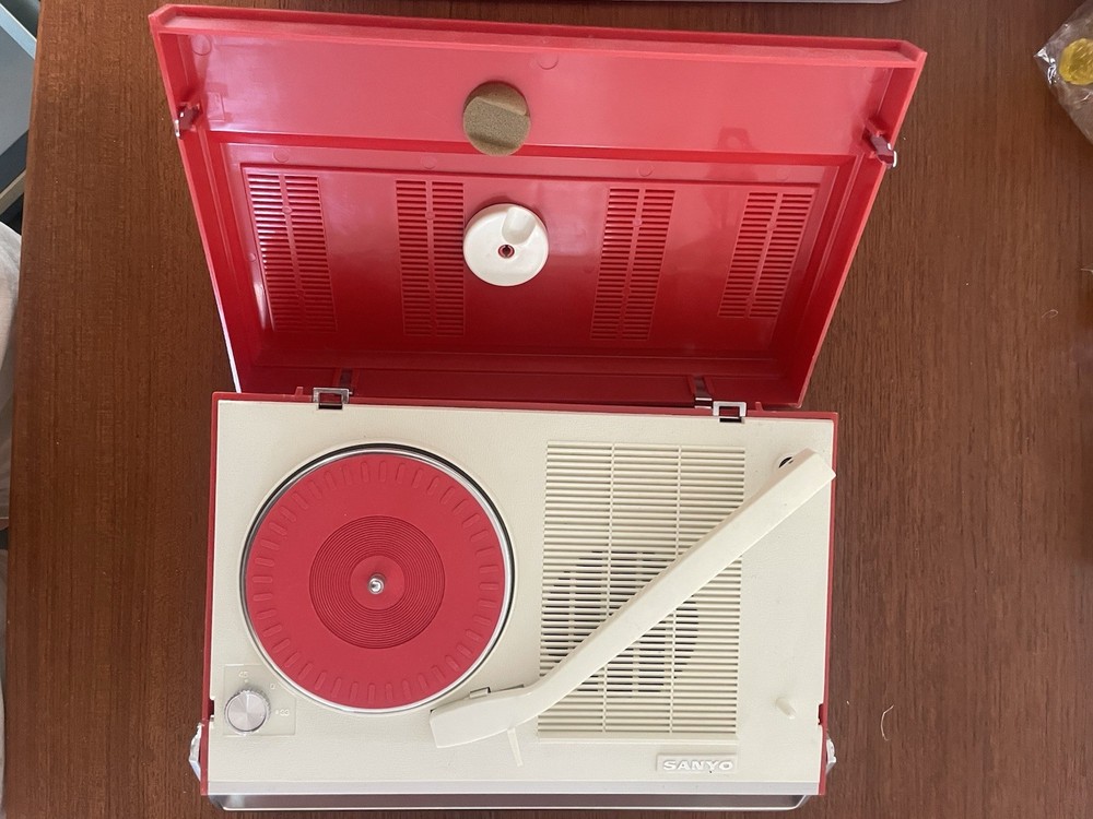 Sanyo Portable Phonograph Model G-1517
