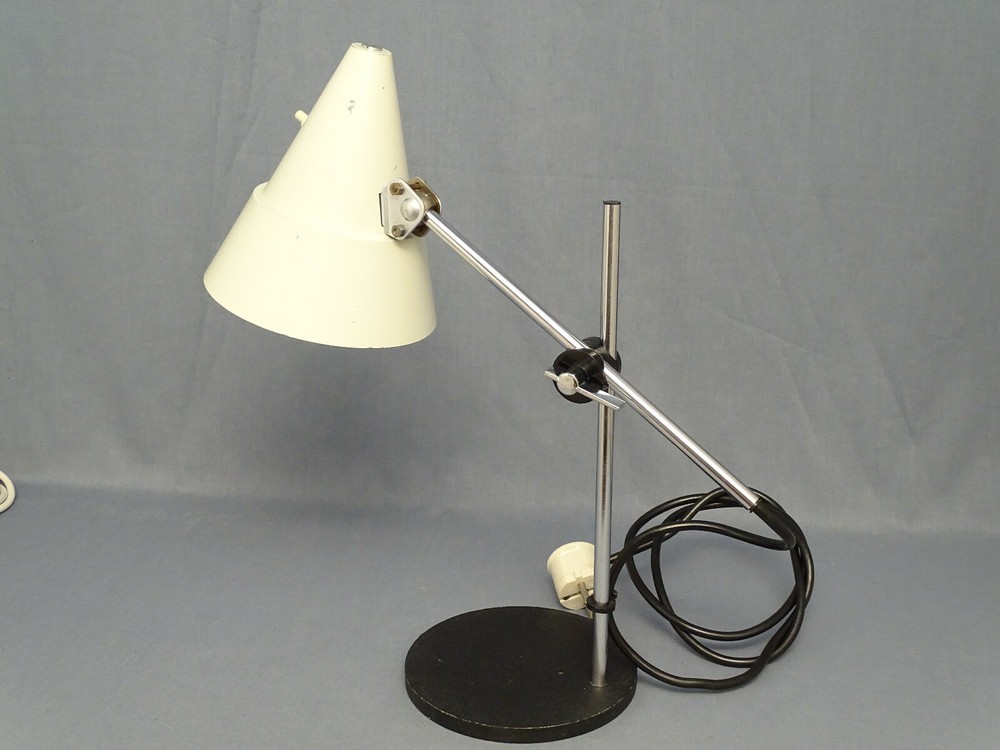 Sis Chinese Hat Table Lamp