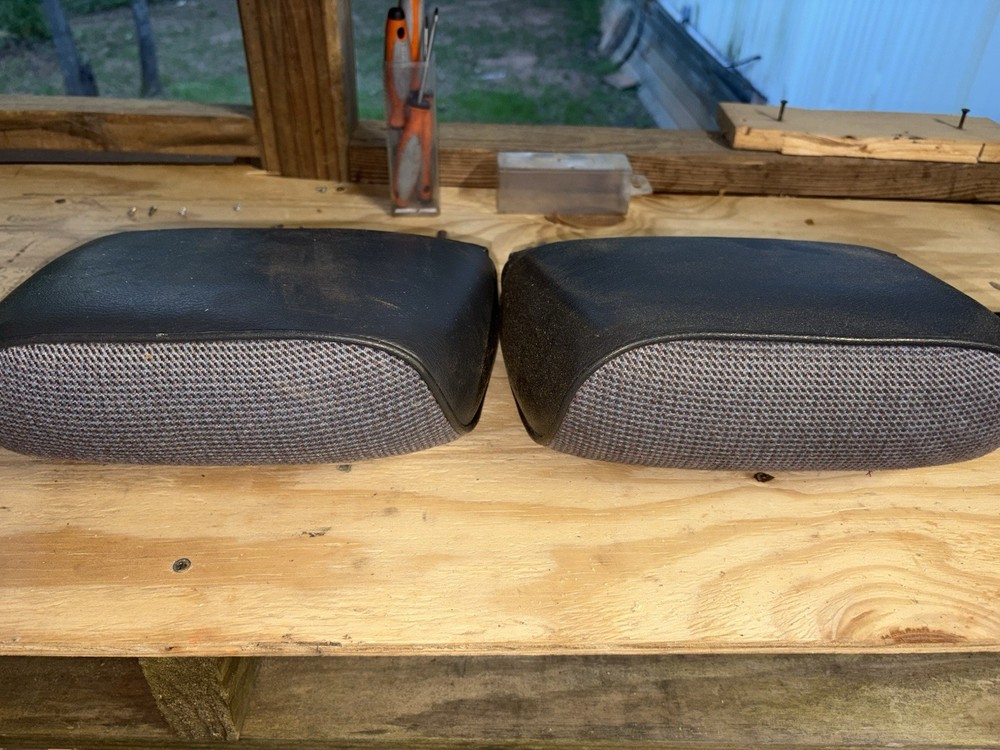 91-95 Nissan Pathfinder Rear Head Rest