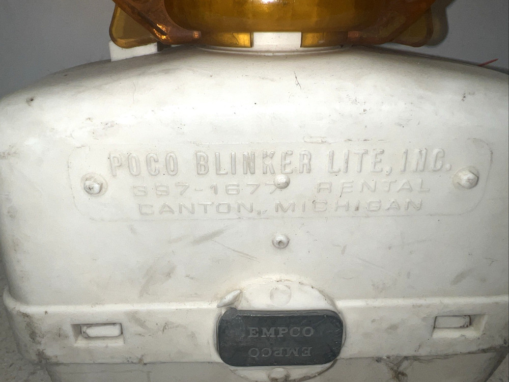 Amber Blinking Barrier Construction Road Lights (Hazard) Poco Blinker Lite. INC