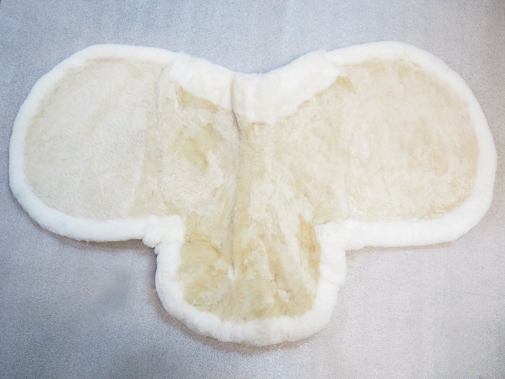 Fleeceworks Sheepskin Show Hunter Pad *SIZE: REGULAR/MEDIUM*