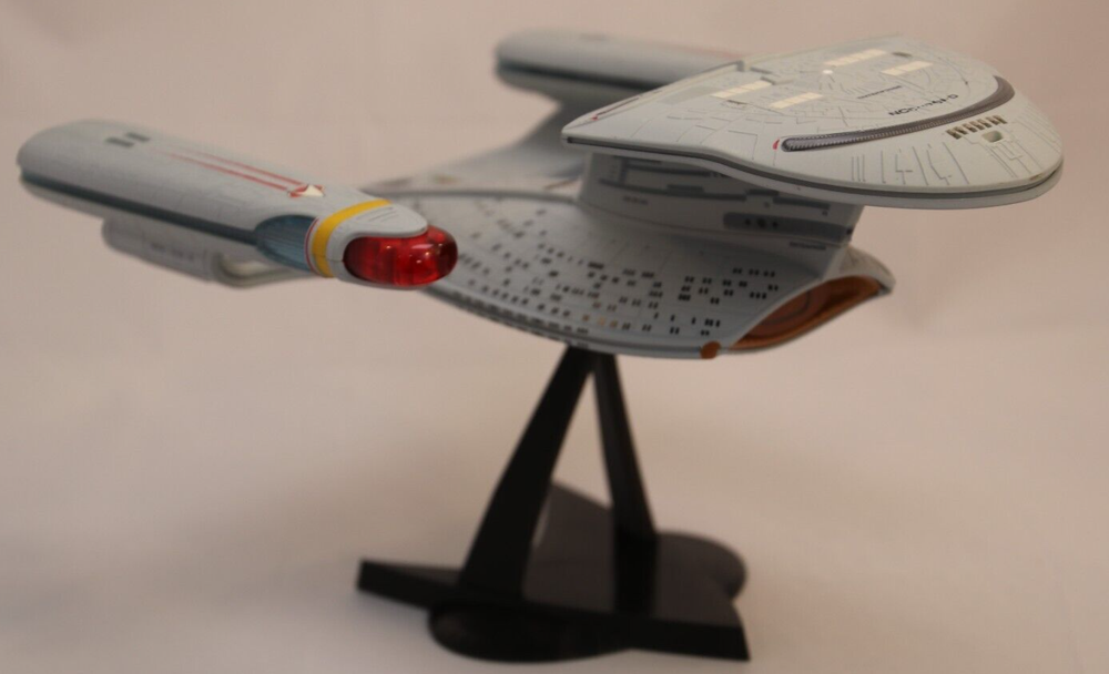 Diamond Select Star Trek USS Enterprise-D Dual Display Stand