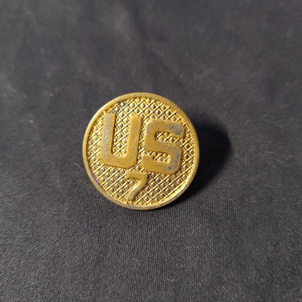 WWI US 7th Infantry Collar Disc Screw Back
