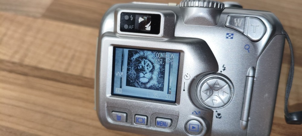 Nikon Coolpix 2100 Digital Camera Silver Tested Working
