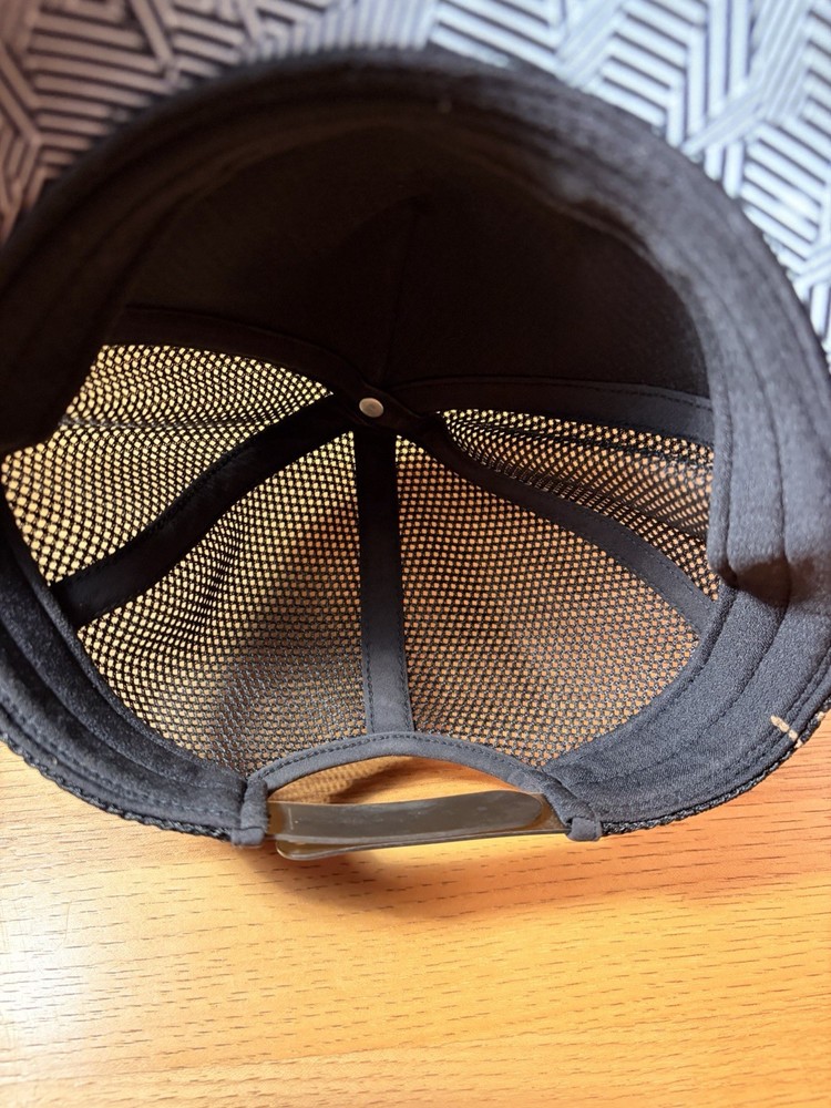 Lululemon Black Running Hat Adjustable M/L Reflective Lightweight Unisex SW20