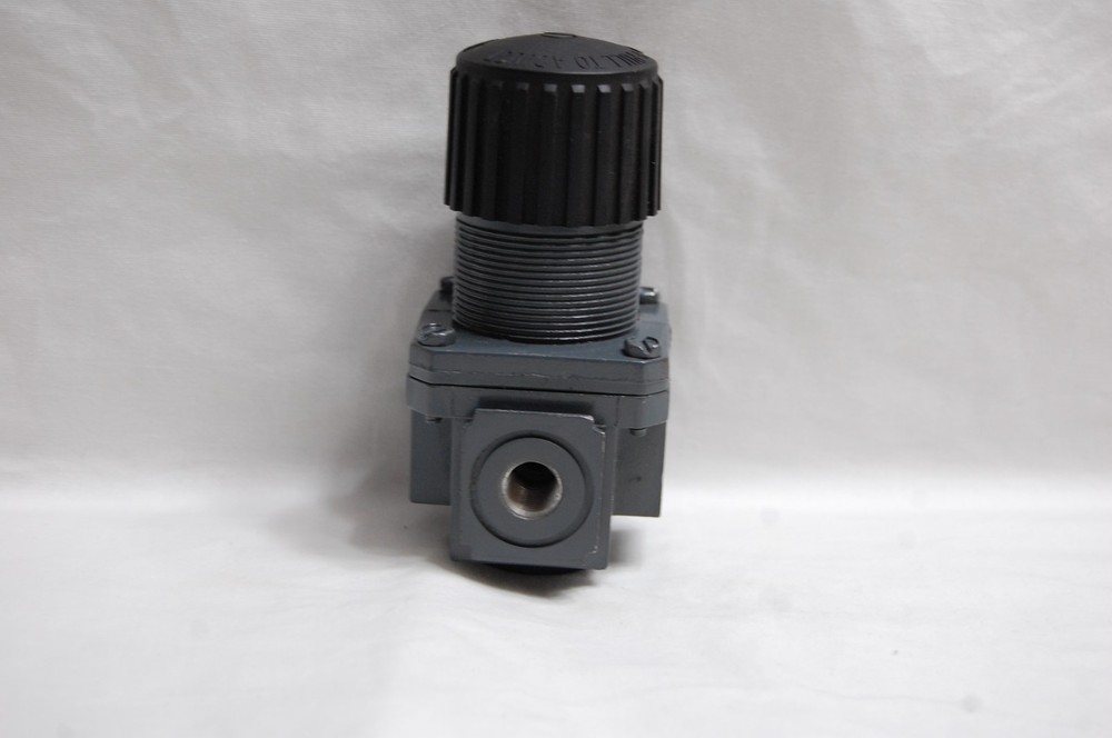 Arrow Regulator R352L