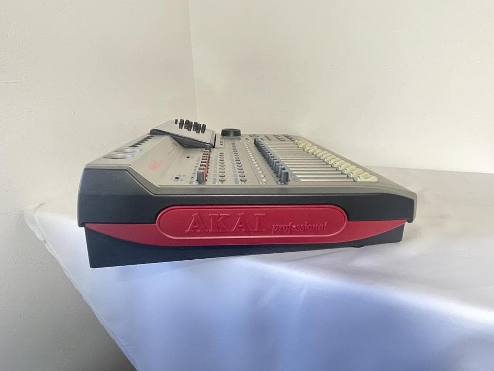 AKAI Professional&Digital Personal Studio DPS16