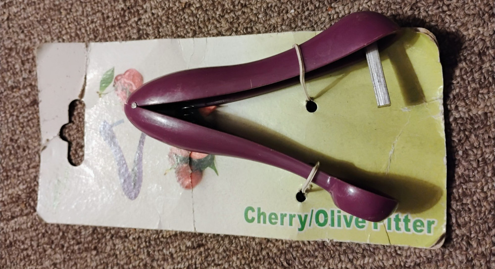 Portable Cherry Olive Pitter Corer Fruit Pit Remover Kitchen Baking Gadget Tool.