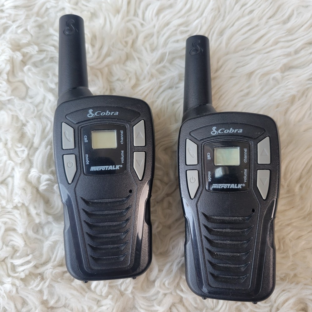 Cobra Two-Way Radio Microtalk Model ACXT145 + Manual