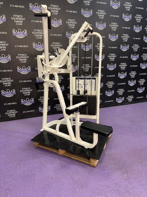 Cybex VR2 Bilateral Diverging Lat Pulldown