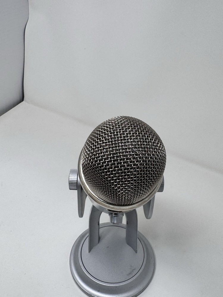 Blue Yeti USB Microphone Silver Desktop Stand Tested Working