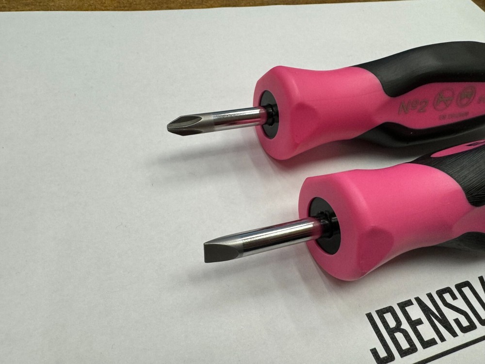 Snap-on Tools NEW RARE PINK 2pc Soft Grip Instinct Handle Stubby Screwdriver Set